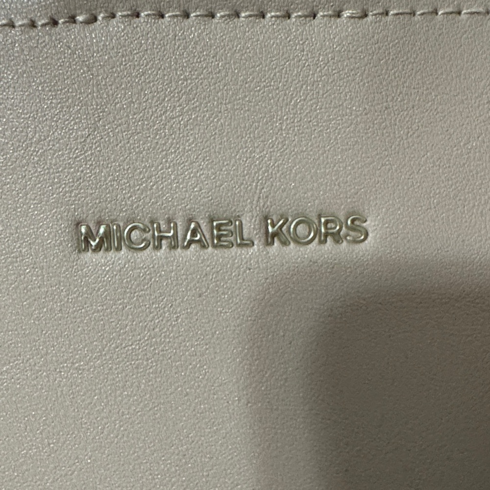 Michael Kors Blush Pink Travel Tote Bag with bag charm NWOT - Picture 2 of 8